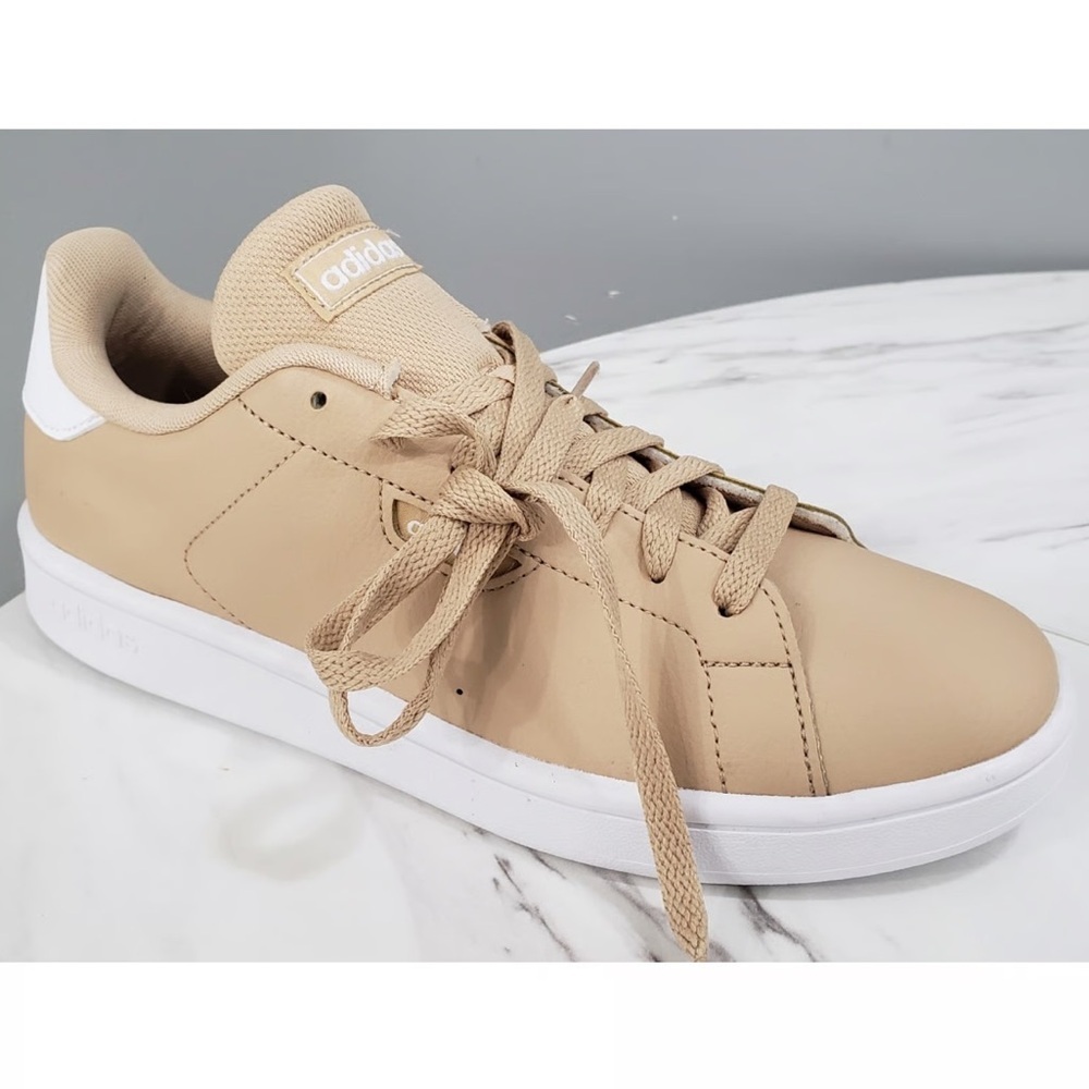 Adidas urban court
Brand new